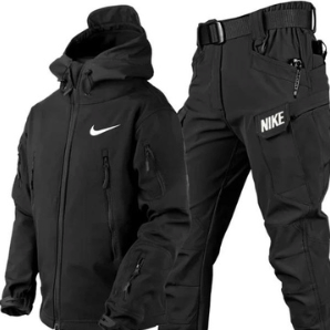 Nike – Windjacke und Hose